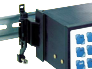 Bracket for fixing panel-mounted enclosures on DIN rail